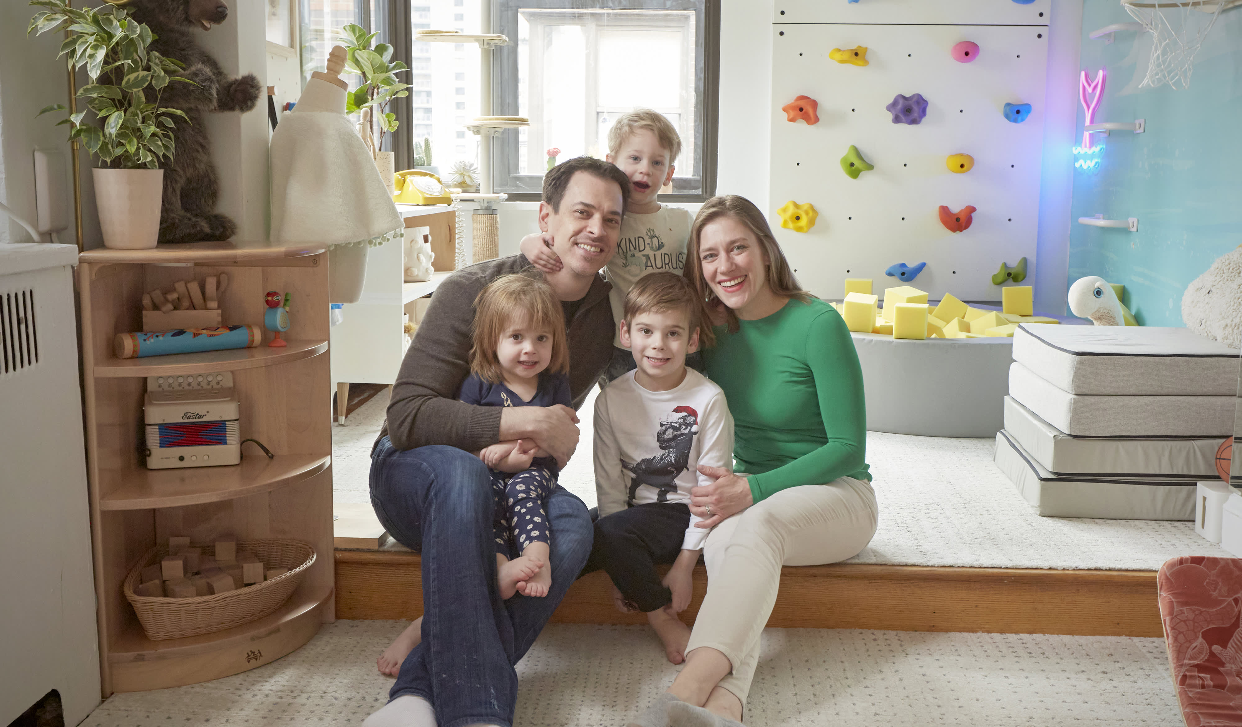 Family Of Five Lives In A 650 Square Foot One Bedroom Rental 